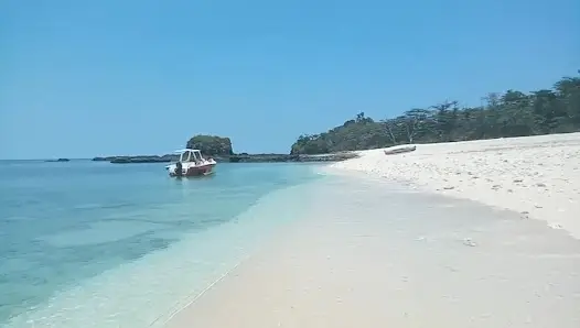 Nosy Fanihy _ L'Île Sacrée aux Eaux Cristallines de Madagascar